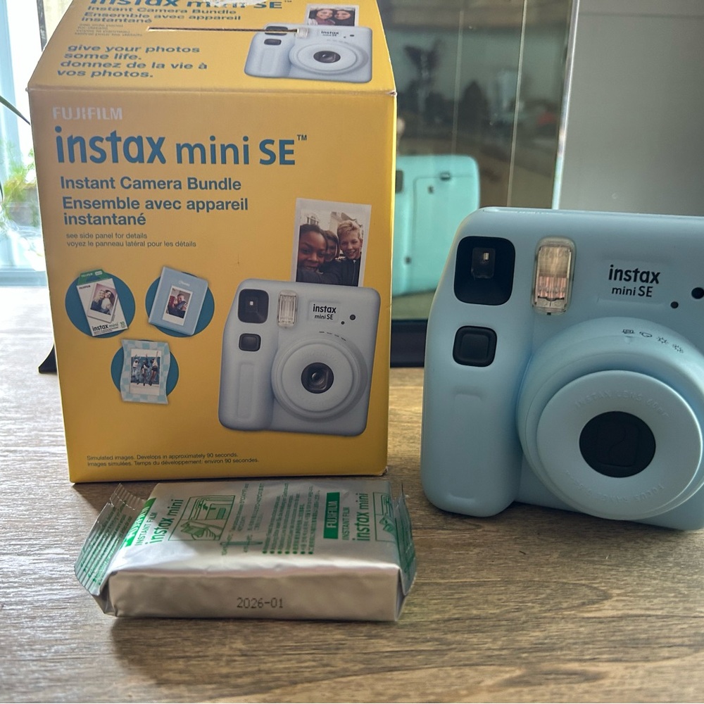 Fujifilm Instax Mini SE Instant Camera - Light Blue